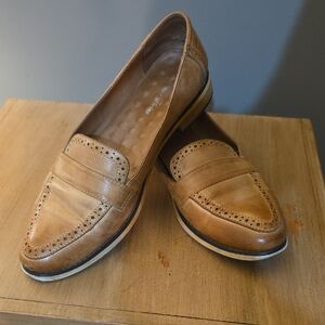 Mona's Flying Women's Tan Leather Penny Loafer Size 10/42